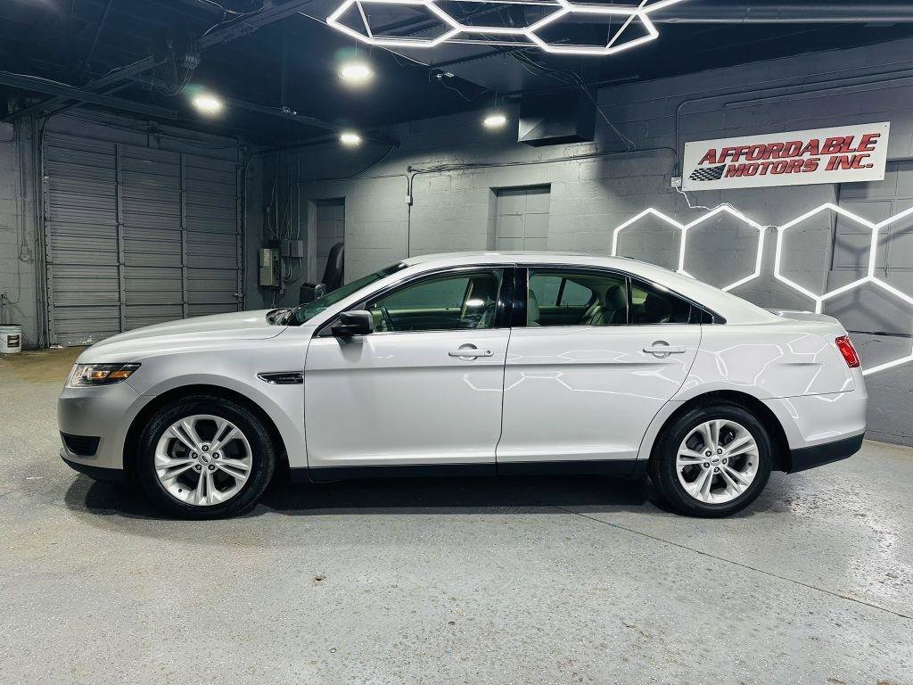 Used 2017 Ford Taurus SE FWD image 2