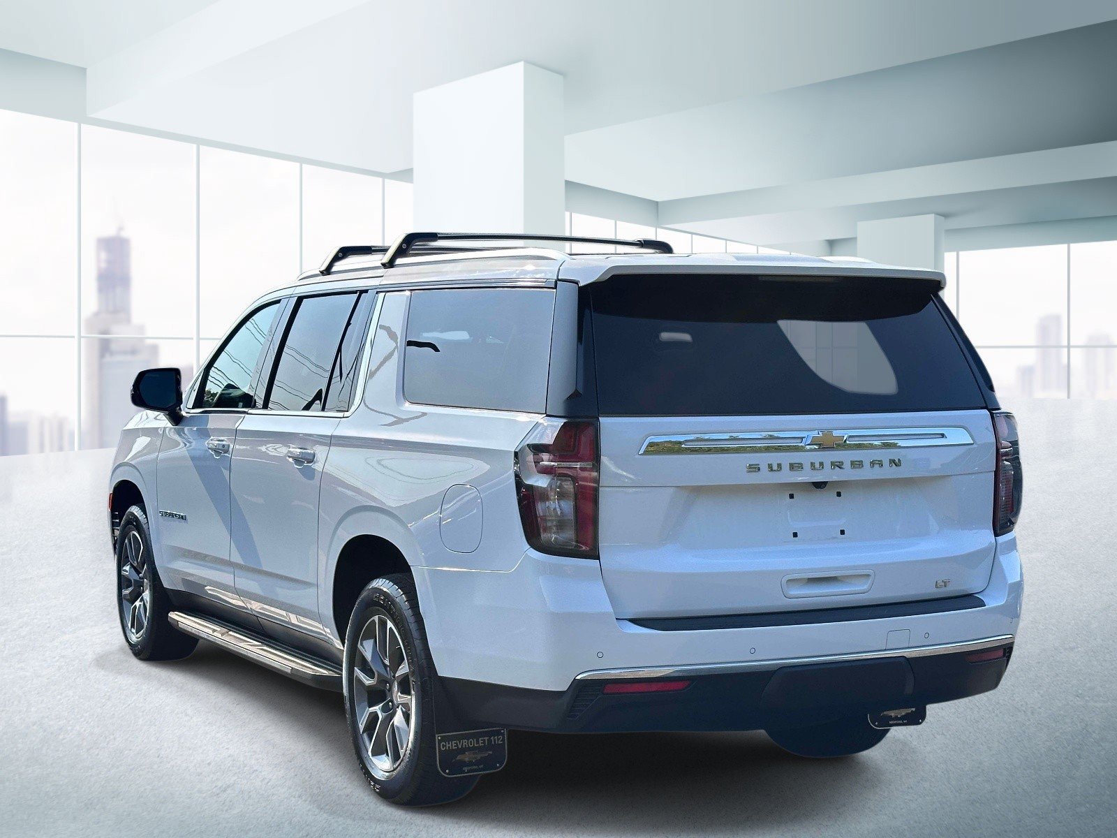 Used 2022 Chevrolet Suburban LT w/ Luxury Package AWD/4WD image 3
