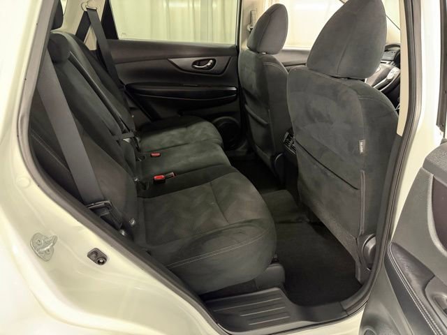 Used 2016 Nissan Rogue SV AWD/4WD image 8