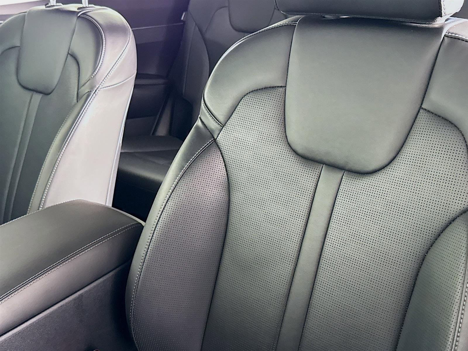 Certified 2025 Kia Sorento S FWD image 20