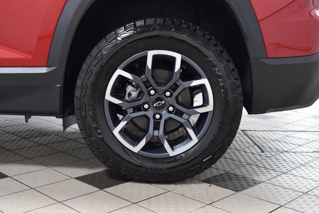 New 2027 Chevrolet Equinox ACTIV w/ Safety and Technology Package FWD image 28