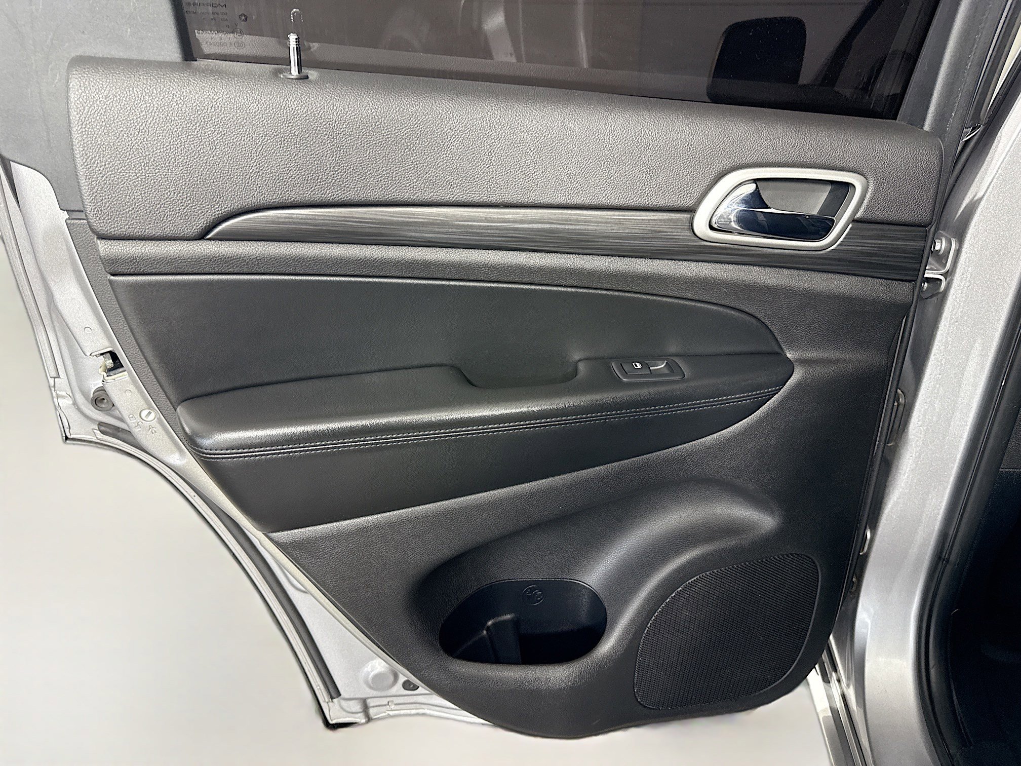 Used 2019 Jeep Grand Cherokee Altitude image 26