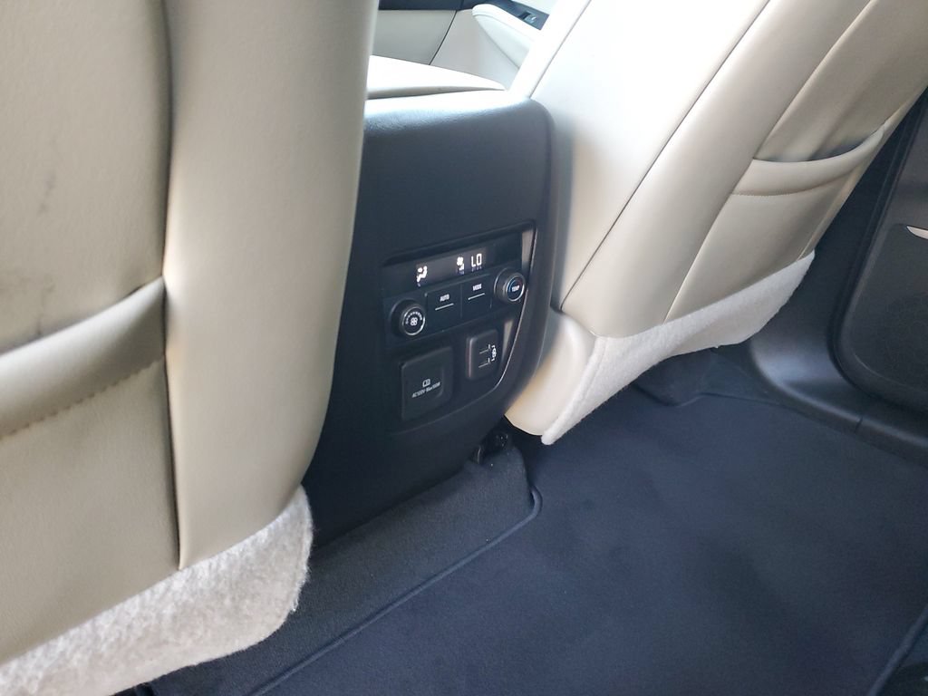 Used 2020 Buick Enclave Essence w/ Sound and Sites Package FWD image 16