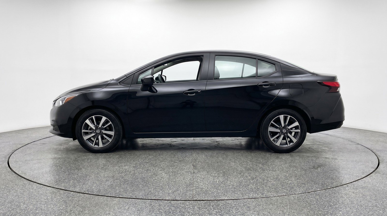 Used 2025 Nissan Versa SV FWD image 5