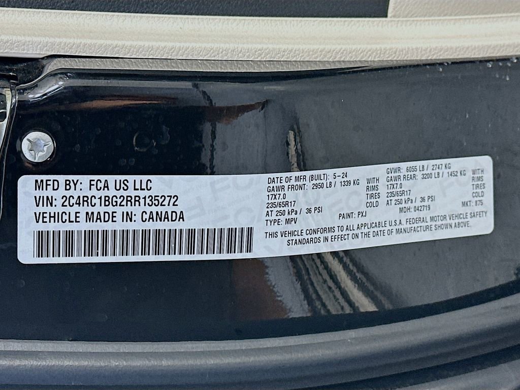 Used 2024 Chrysler Pacifica Touring-L FWD image 36