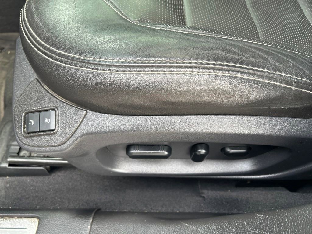 Used 2010 Ford Taurus Limited FWD image 11