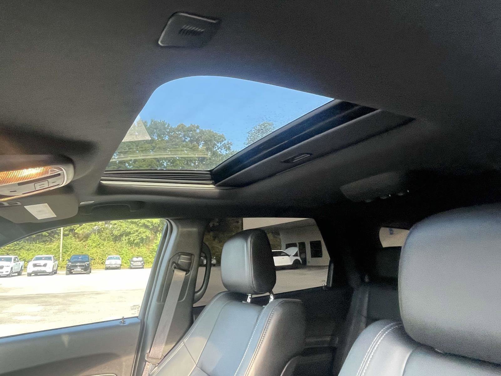 Used 2022 Dodge Durango GT image 2