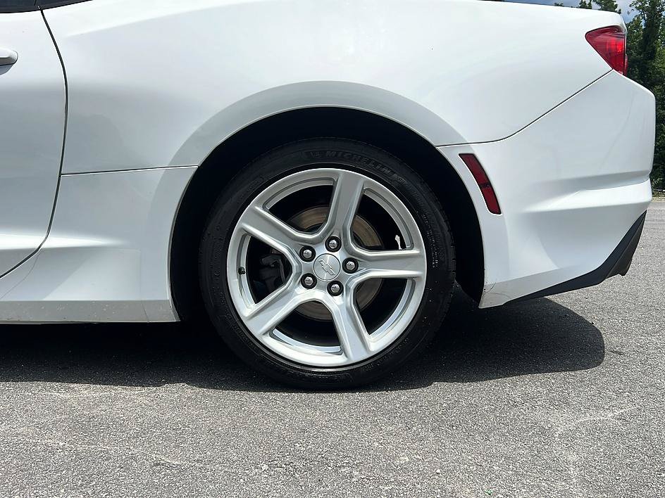 Used 2021 Chevrolet Camaro LT RWD image 22