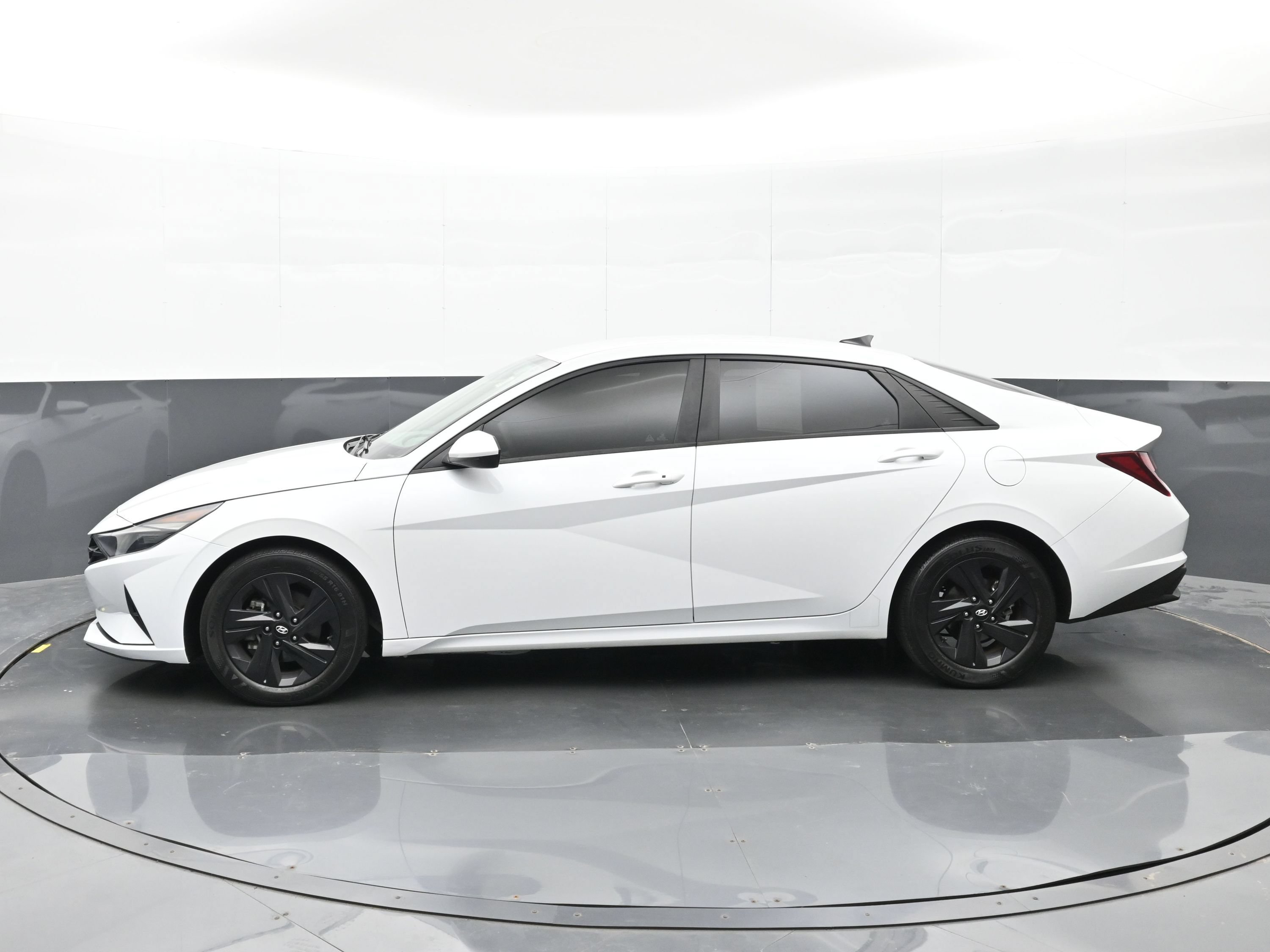 Used 2021 Hyundai Elantra SEL FWD image 9