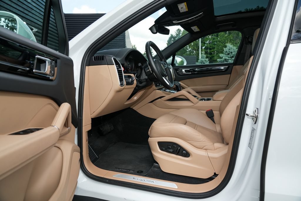 Certified 2022 Porsche Cayenne Coupe AWD/4WD image 19