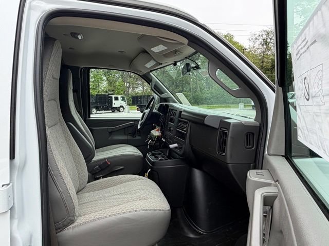 New 2026 Chevrolet Express 2500 w/ Driver Convenience Package RWD image 28