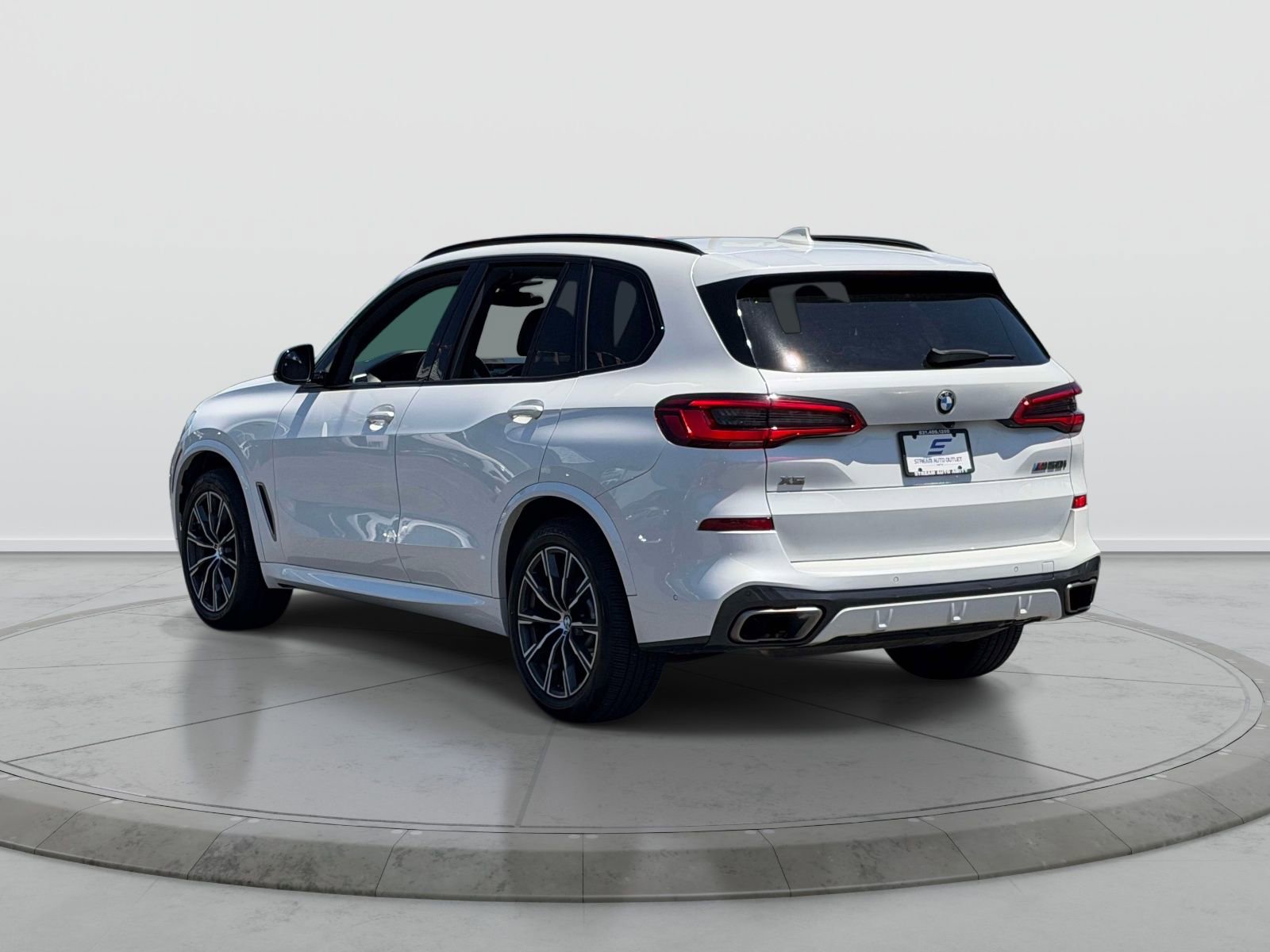 Used 2020 BMW X5 M50i w/ Executive Package AWD/4WD image 4