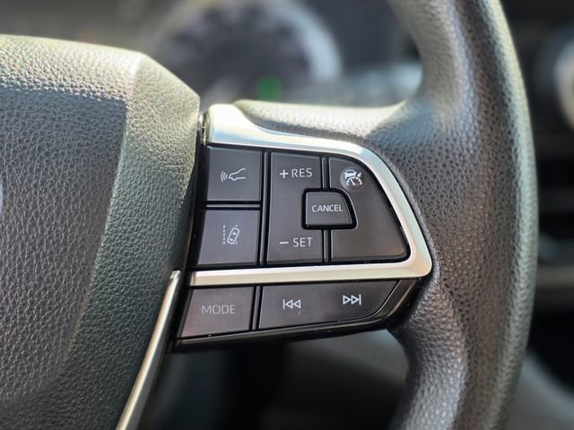 Used 2023 Toyota Highlander L image 29