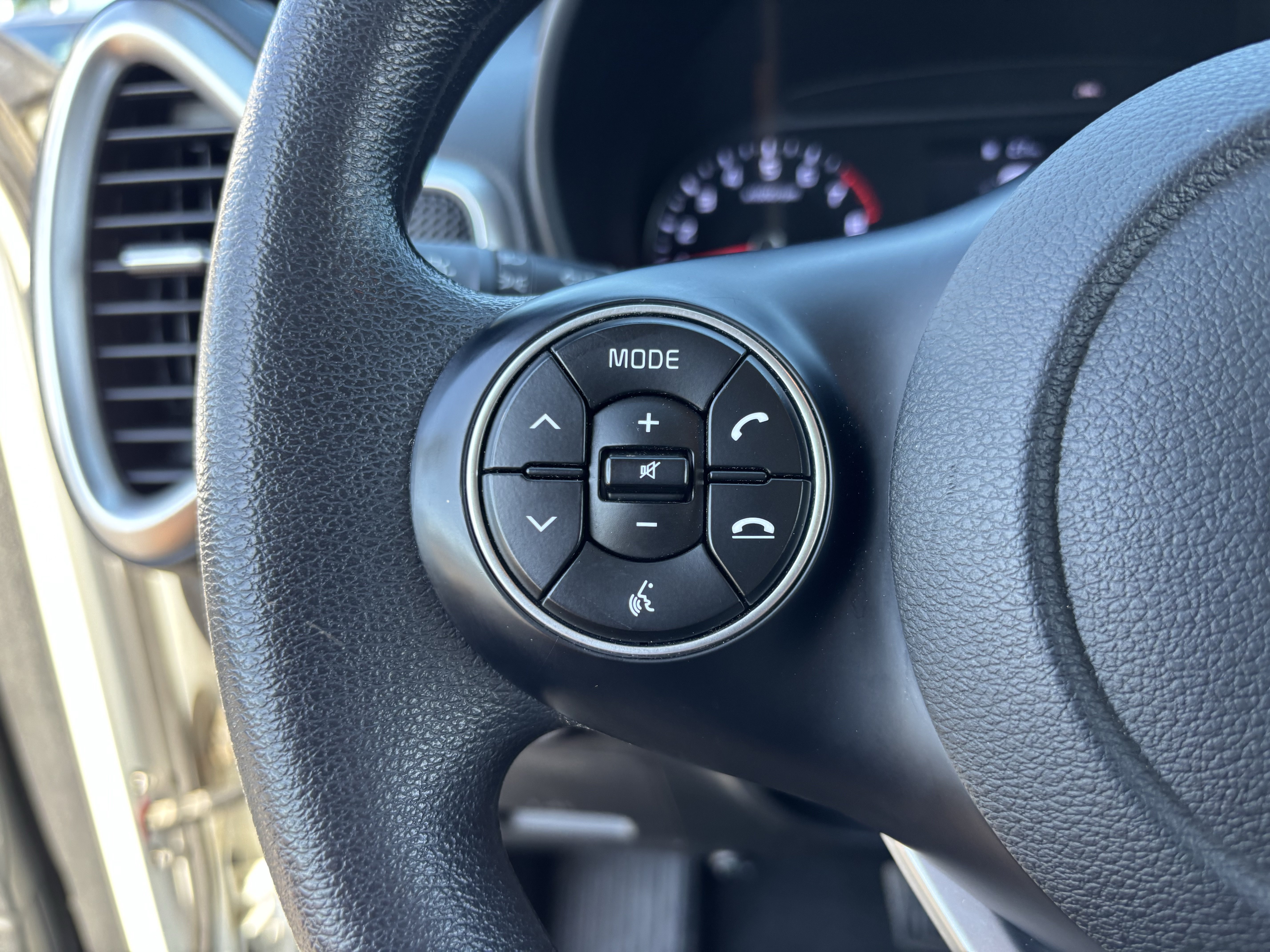 Certified 2022 Kia Soul LX w/ Technology Package FWD image 25