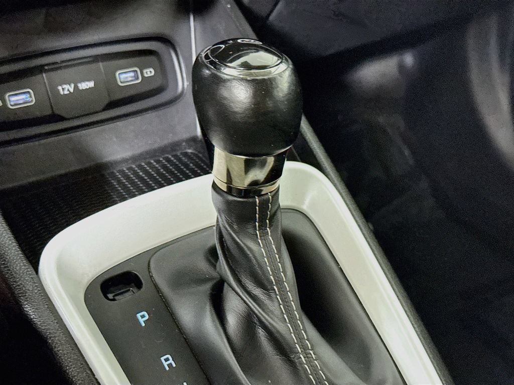 Certified 2022 Hyundai Venue Limited FWD image 11