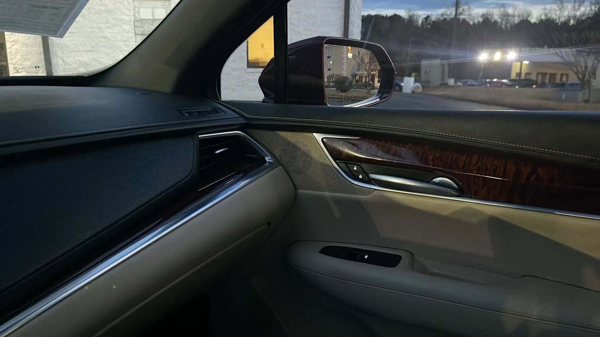 Used 2018 Cadillac XT5 Luxury image 32