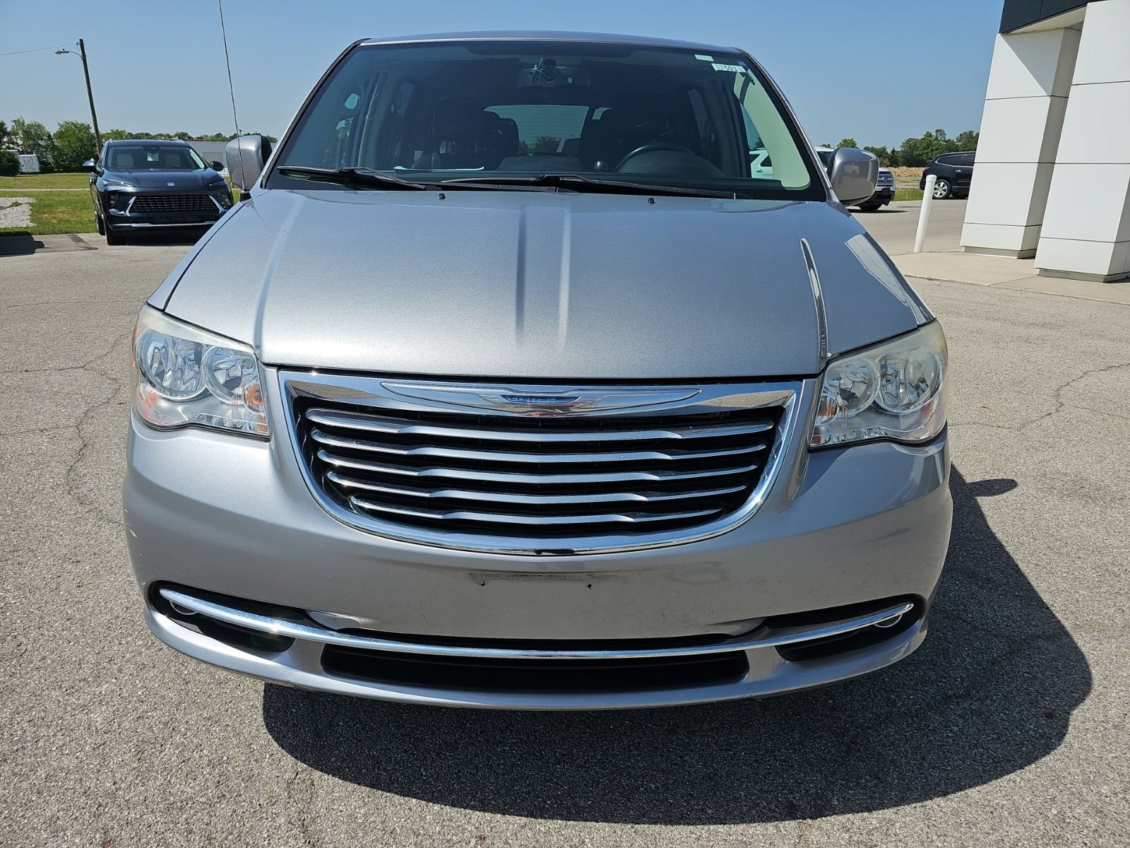 Used 2014 Chrysler Town & Country Touring FWD image 3