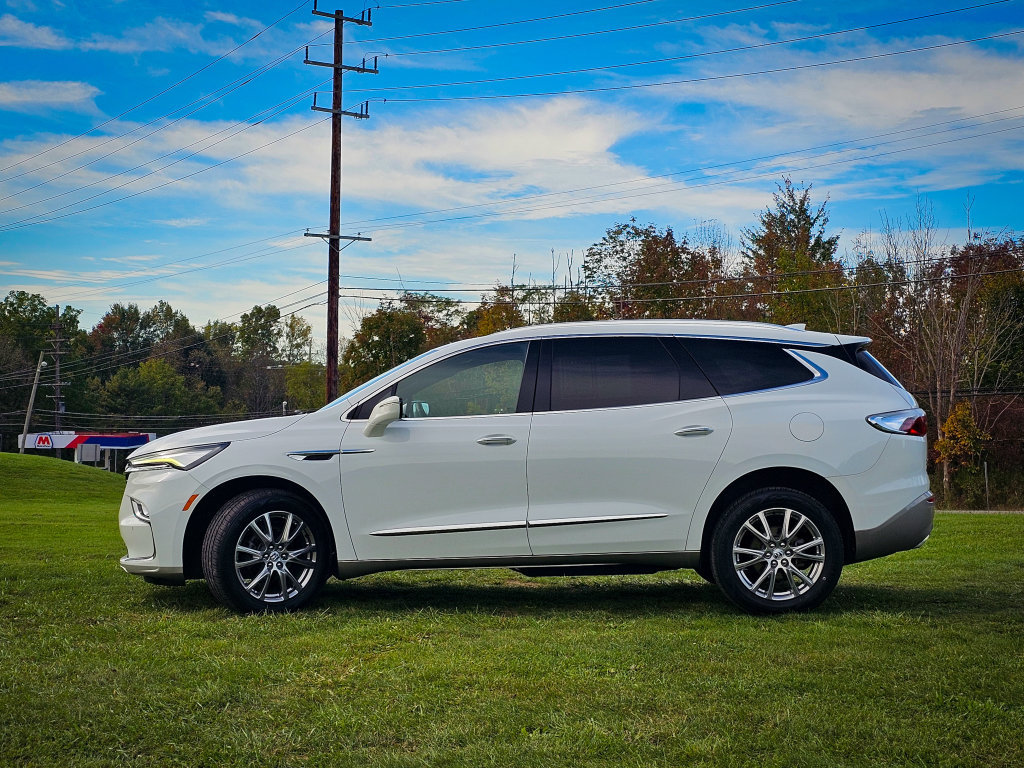 Used 2023 Buick Enclave Essence w/ Experience Buick Package AWD/4WD image 7