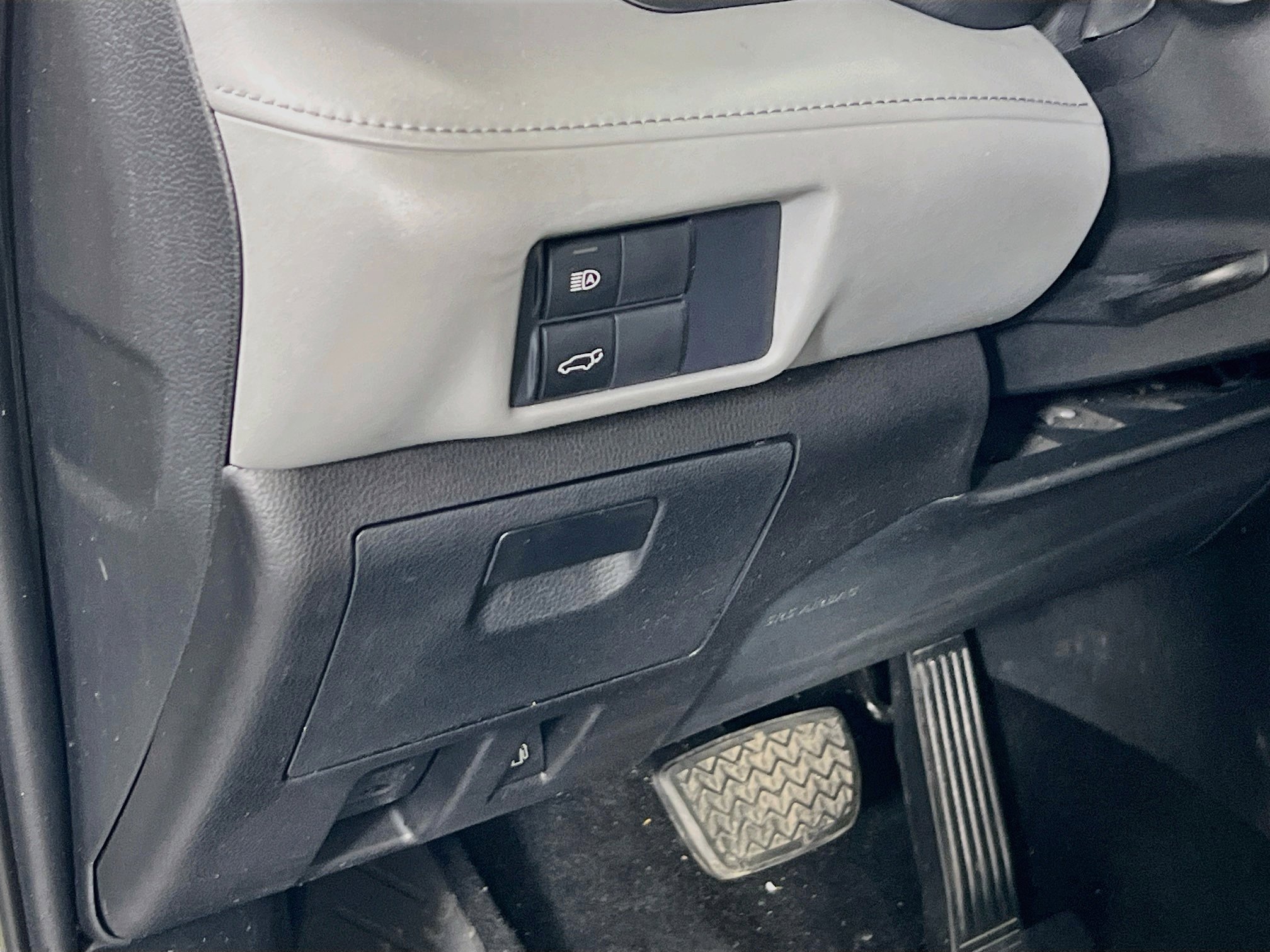 Used 2021 Toyota Highlander XLE AWD/4WD image 10