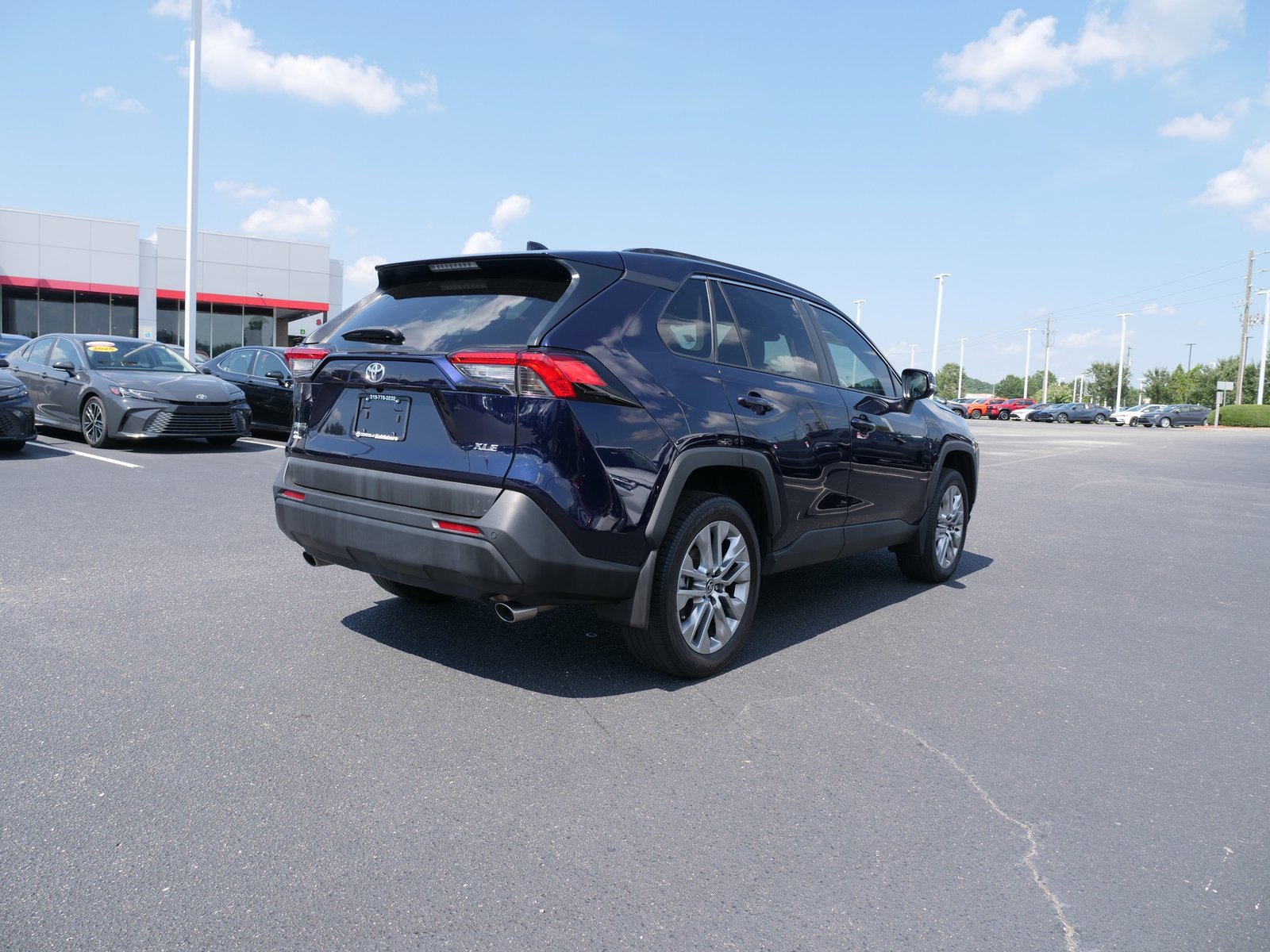 Used 2023 Toyota RAV4 XLE Premium image 4