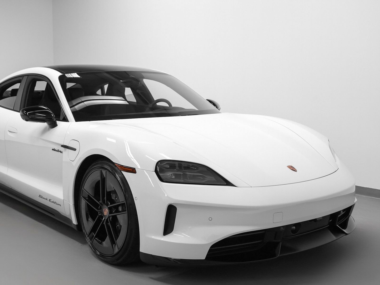 New 2026 Porsche Taycan image 9