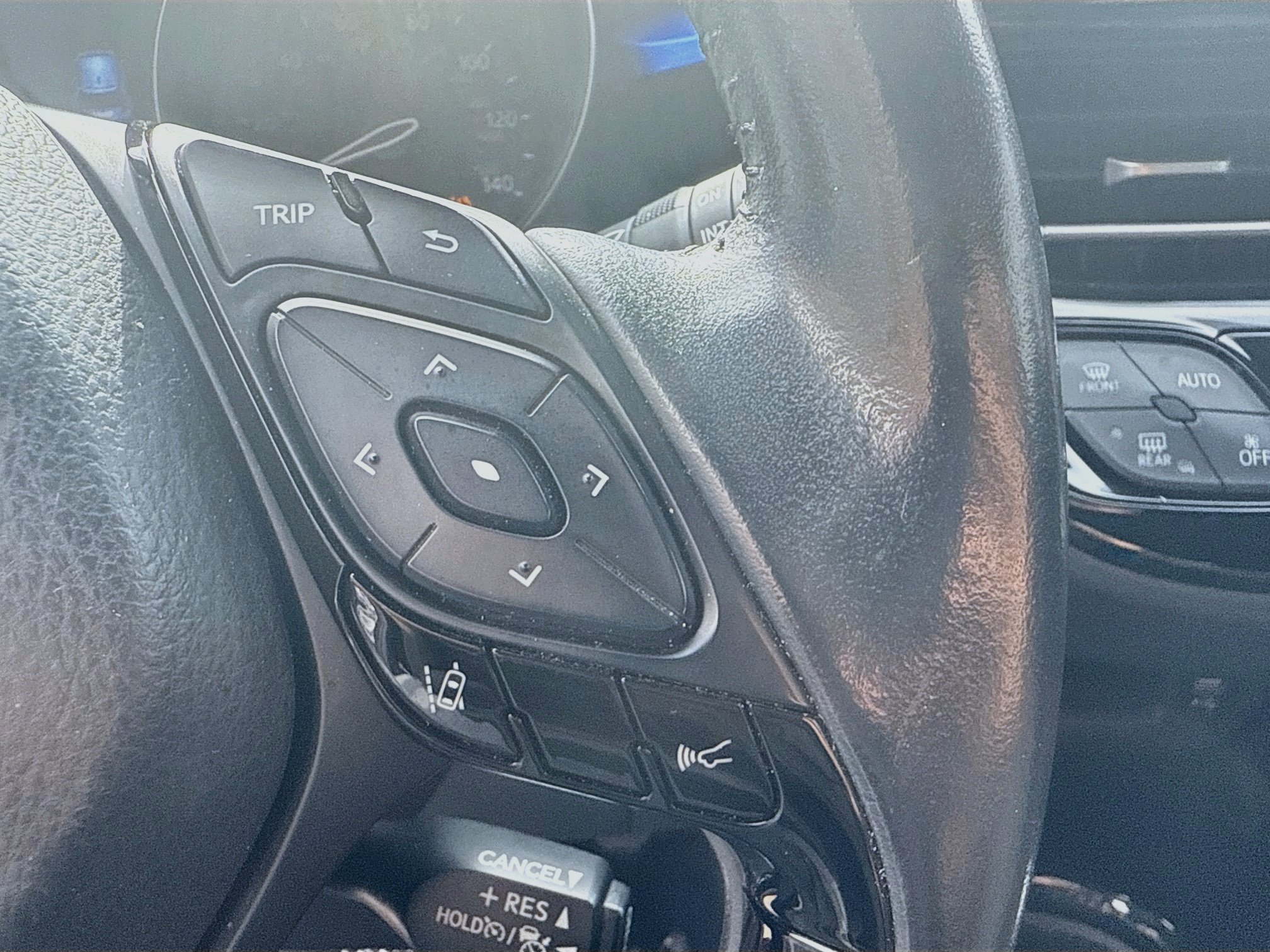 Used 2021 Toyota C-HR XLE FWD image 35