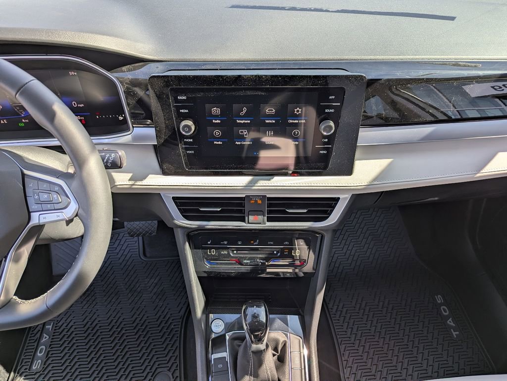New 2026 Volkswagen Taos SE AWD/4WD image 17