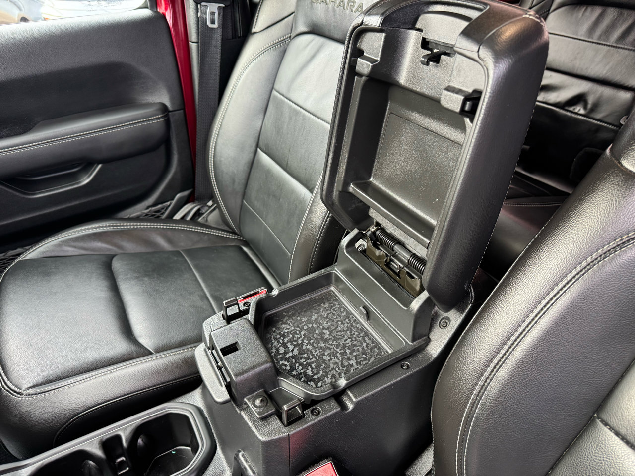 Used 2022 Jeep Wrangler Unlimited Sahara w/ Cold Weather Group image 27