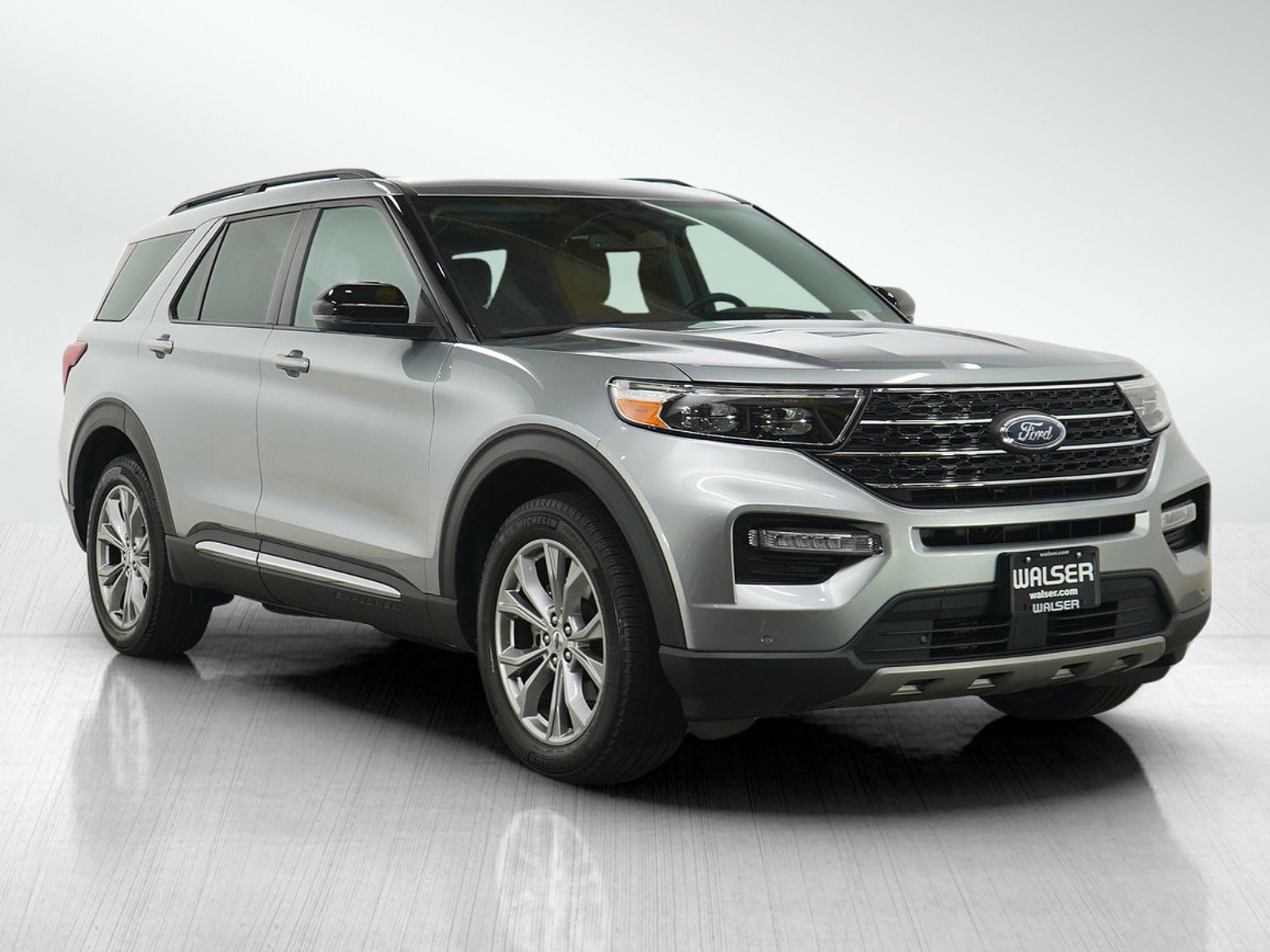 Used 2024 Ford Explorer XLT w/ Equipment Group 202A AWD/4WD image 7