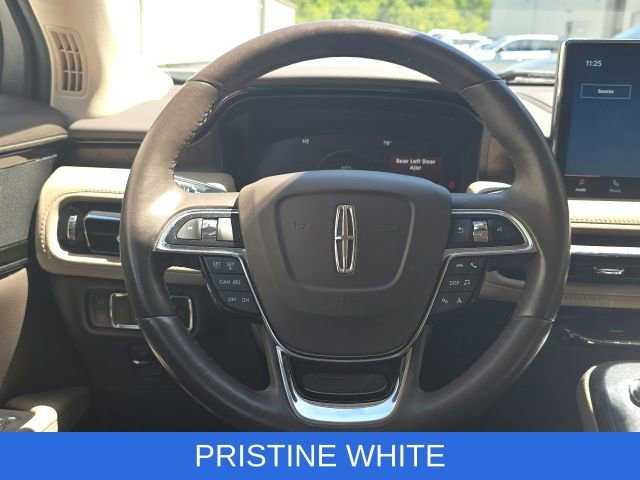 Used 2022 Lincoln Nautilus Reserve AWD/4WD image 14