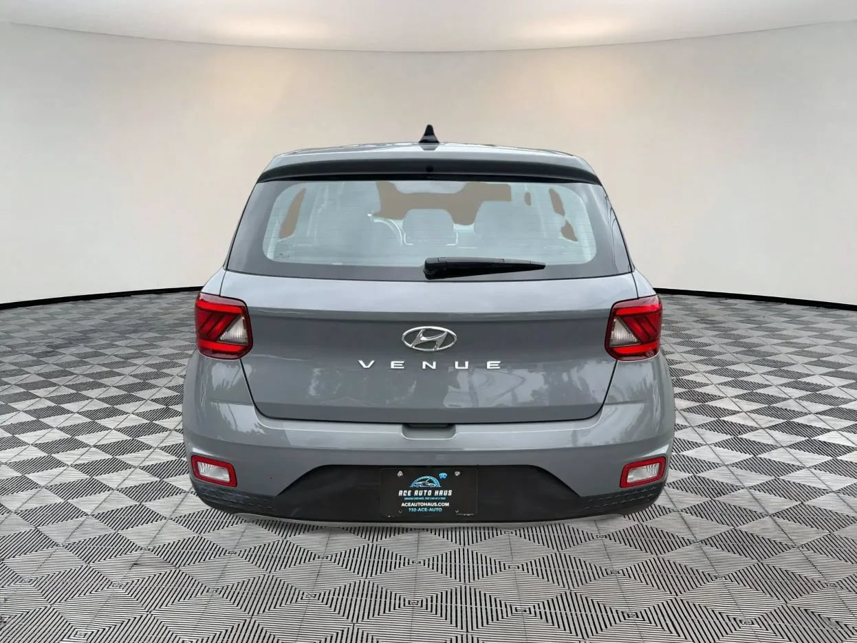 Used 2021 Hyundai Venue SE FWD image 6