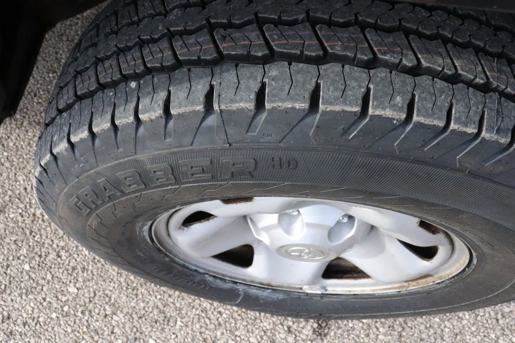 Used 2017 Toyota Tacoma SR image 46