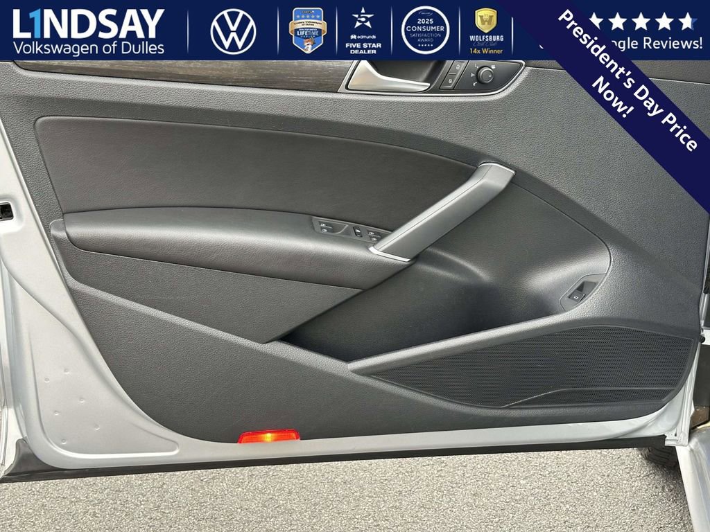Used 2018 Volkswagen Passat 2.0T SEL Premium image 4