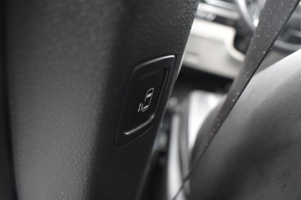 Used 2022 Kia Carnival EX FWD image 11