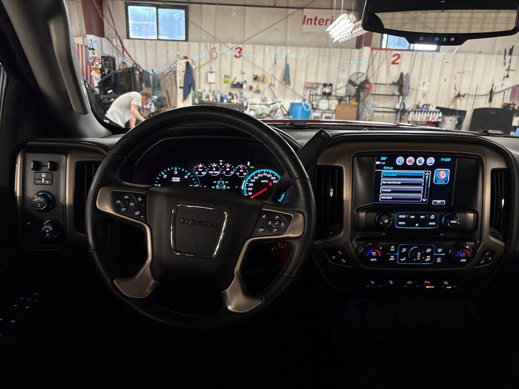 Used 2018 GMC Sierra 2500 Denali AWD/4WD image 17