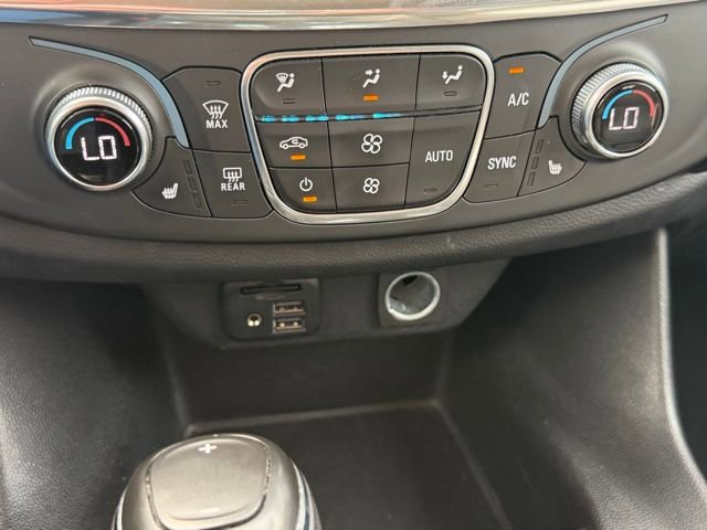 Used 2020 Chevrolet Traverse LT w/ LT Premium Package image 22