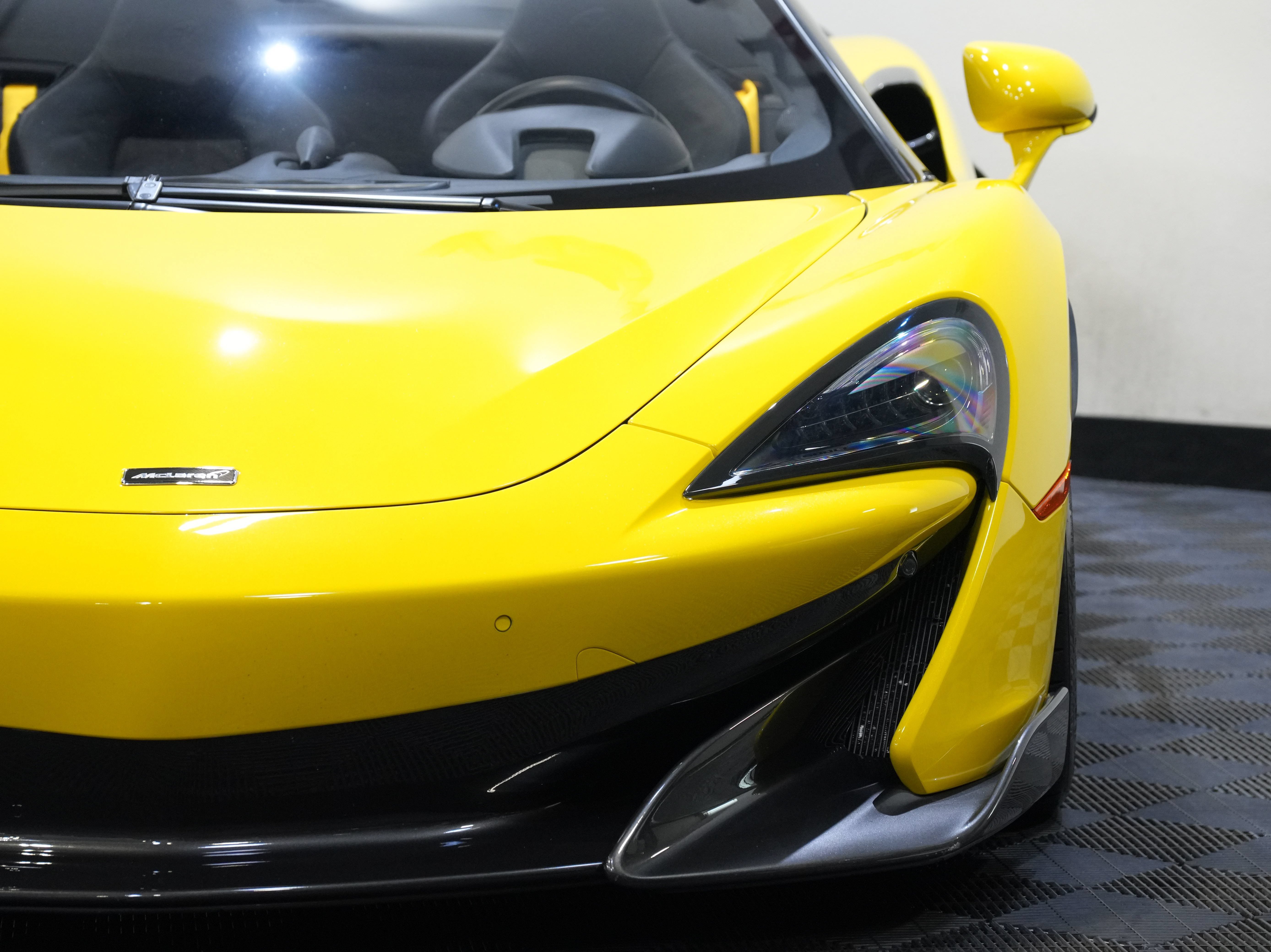 Used 2020 McLaren 600LT Spider RWD image 10