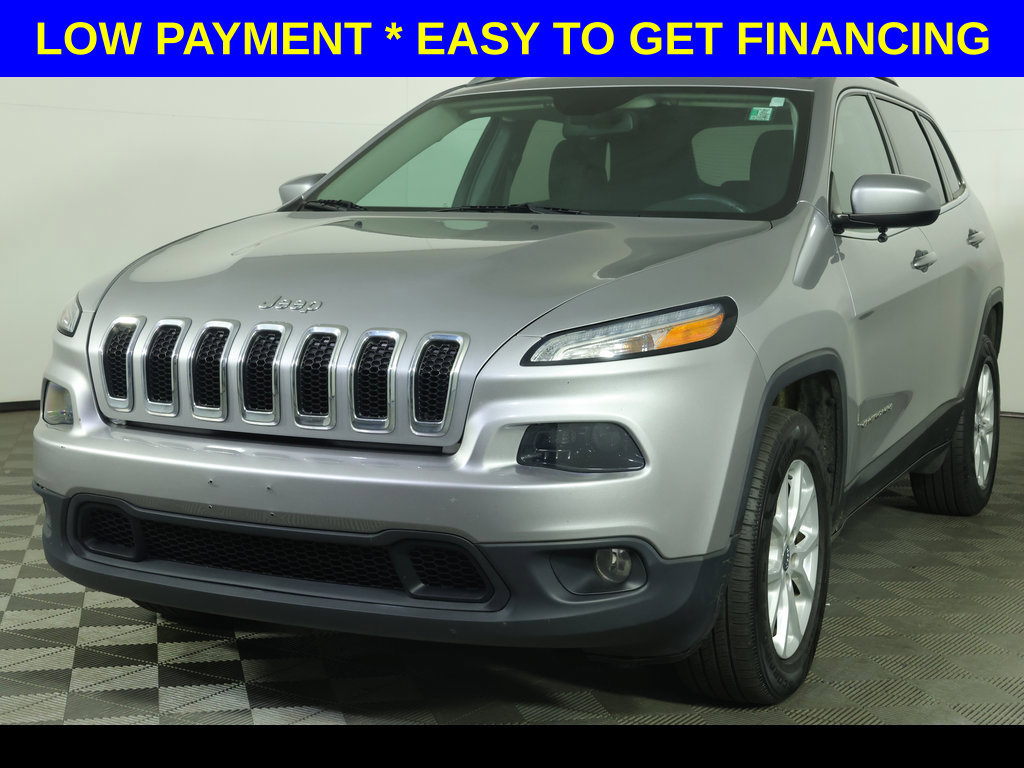 Used 2017 Jeep Cherokee Latitude AWD/4WD image 1