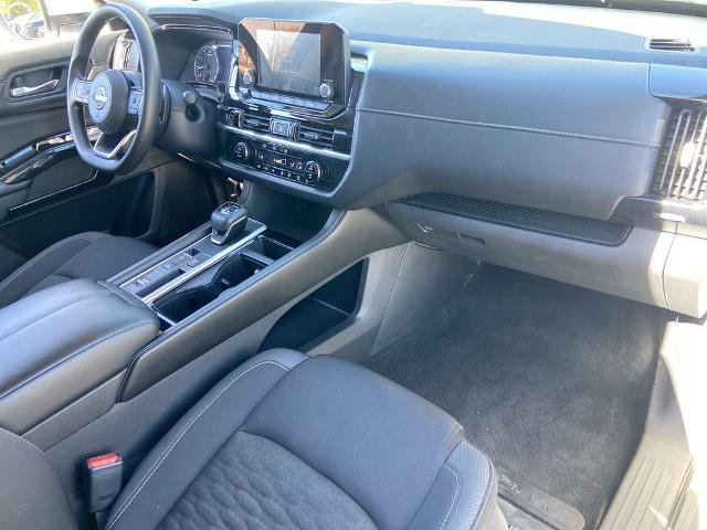 Used 2022 Nissan Pathfinder S image 24