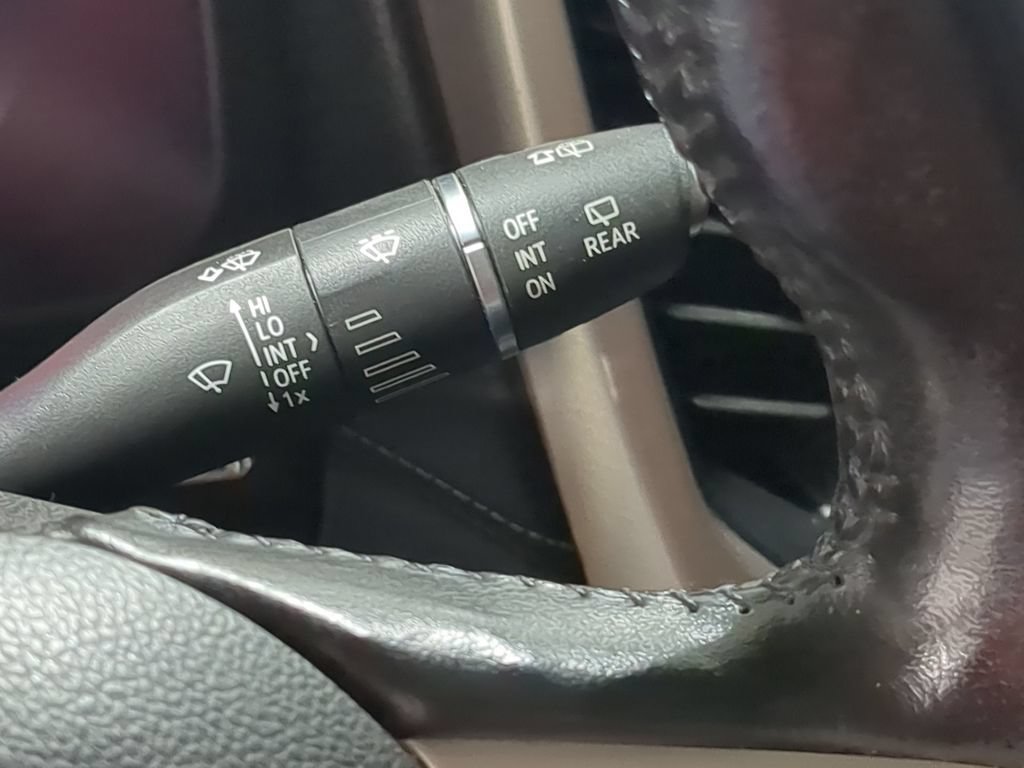 Used 2020 GMC Acadia Denali w/ Technology Package AWD/4WD image 33