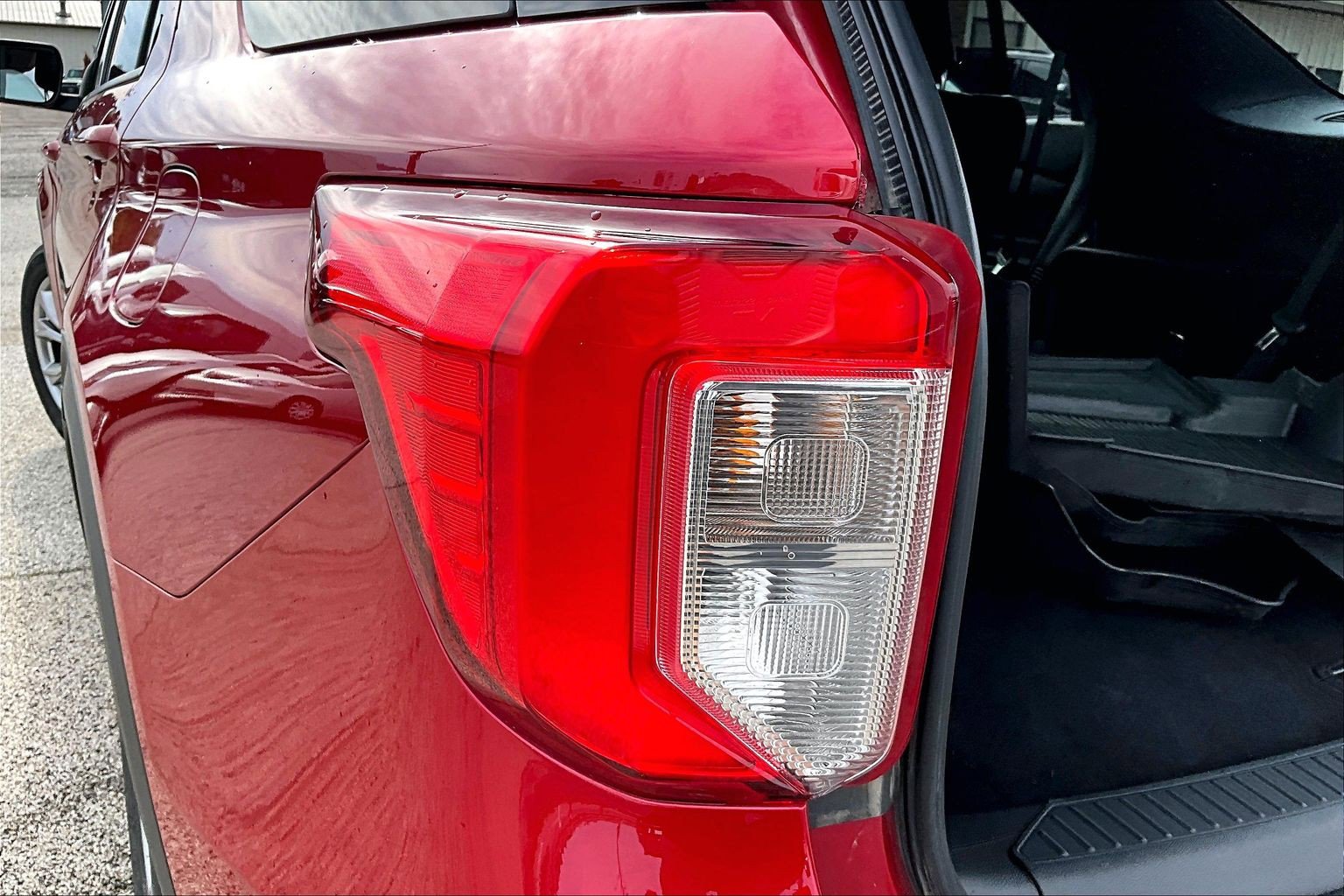 Used 2020 Ford Explorer XLT w/ Equipment Group 202A AWD/4WD image 29
