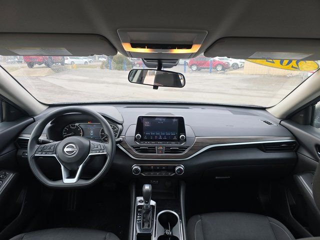 Used 2024 Nissan Altima 2.5 SV image 14