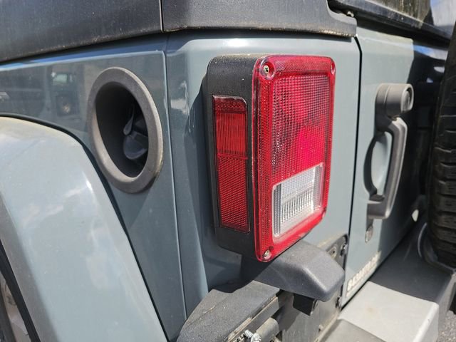 Used 2015 Jeep Wrangler Unlimited Sahara w/ Connectivity Group image 25