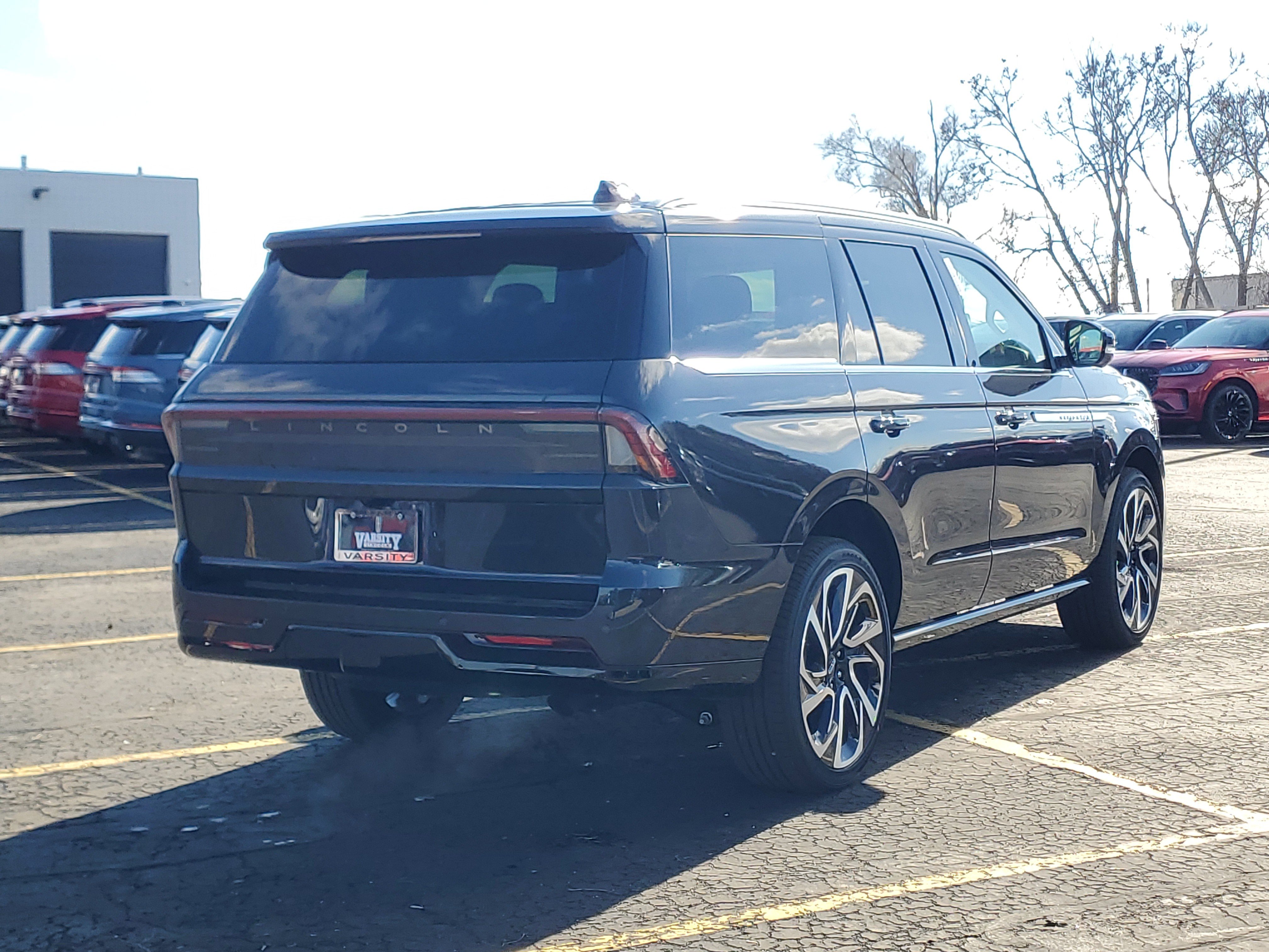 New 2026 Lincoln Navigator Reserve image 4