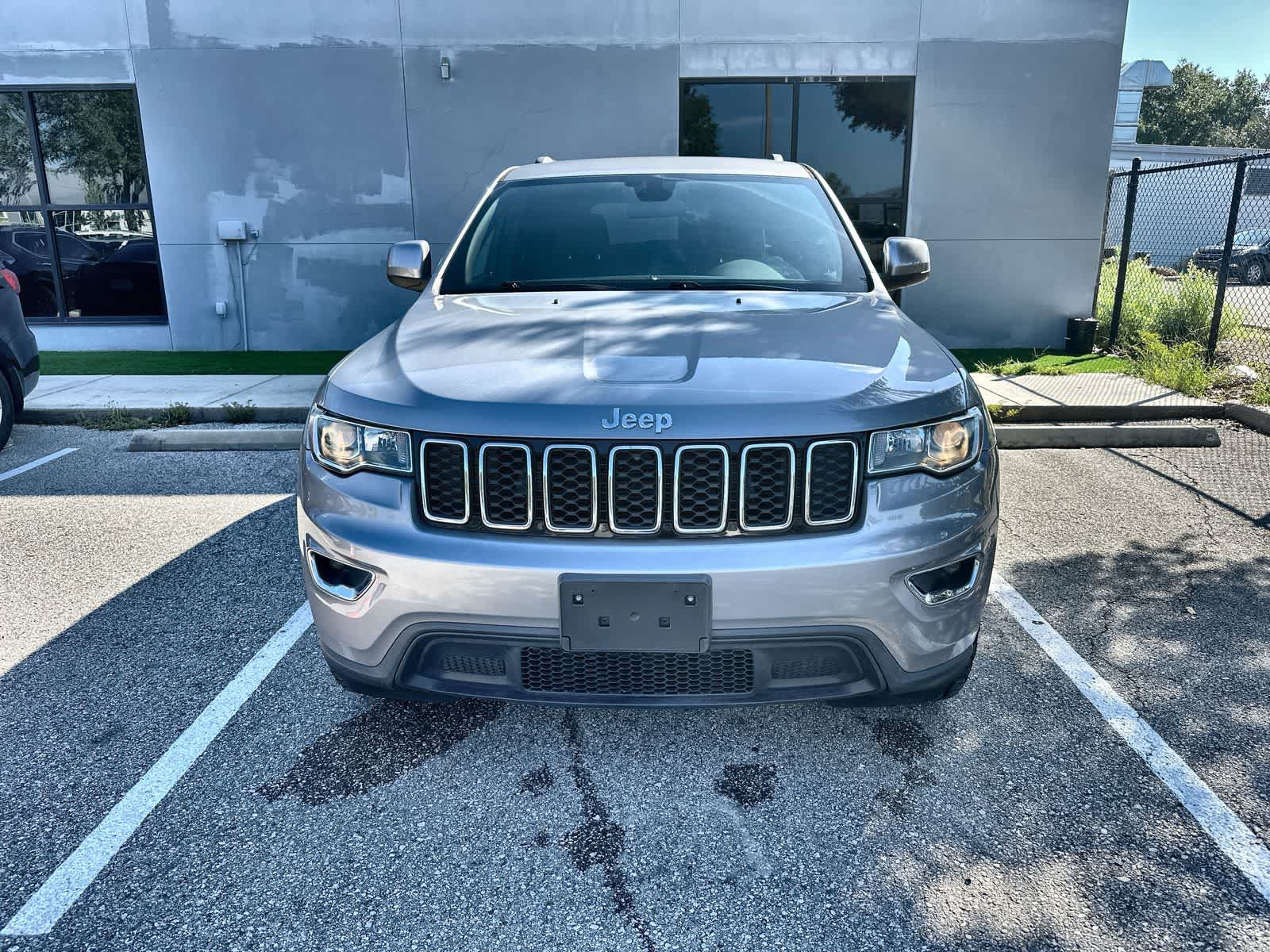 Used 2018 Jeep Grand Cherokee Laredo AWD/4WD image 12