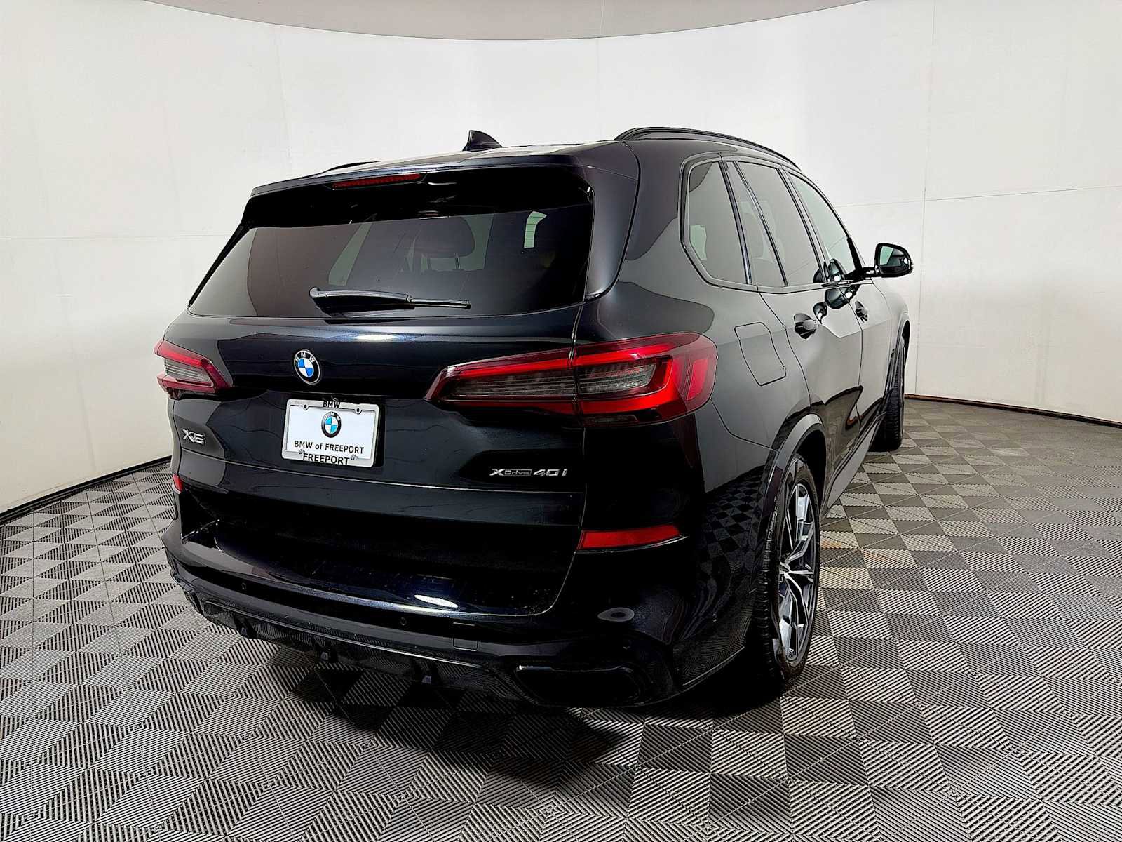 Used 2022 BMW X5 xDrive40i w/ M Sport Package image 6