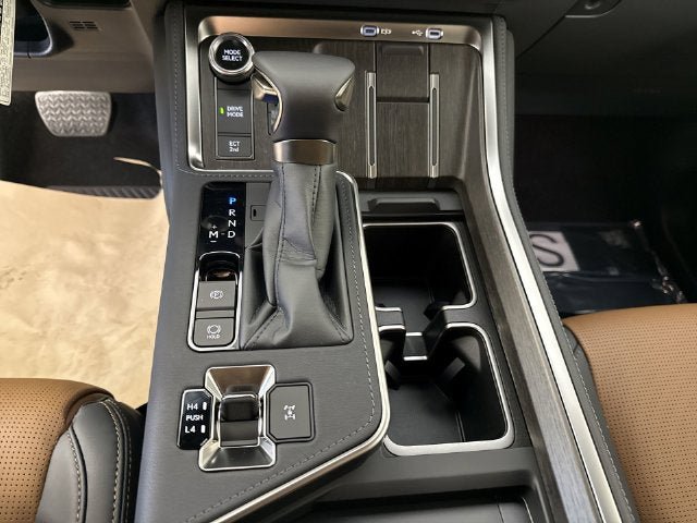 New 2026 Lexus GX 550 w/ Accessory Package (2T) AWD/4WD image 18
