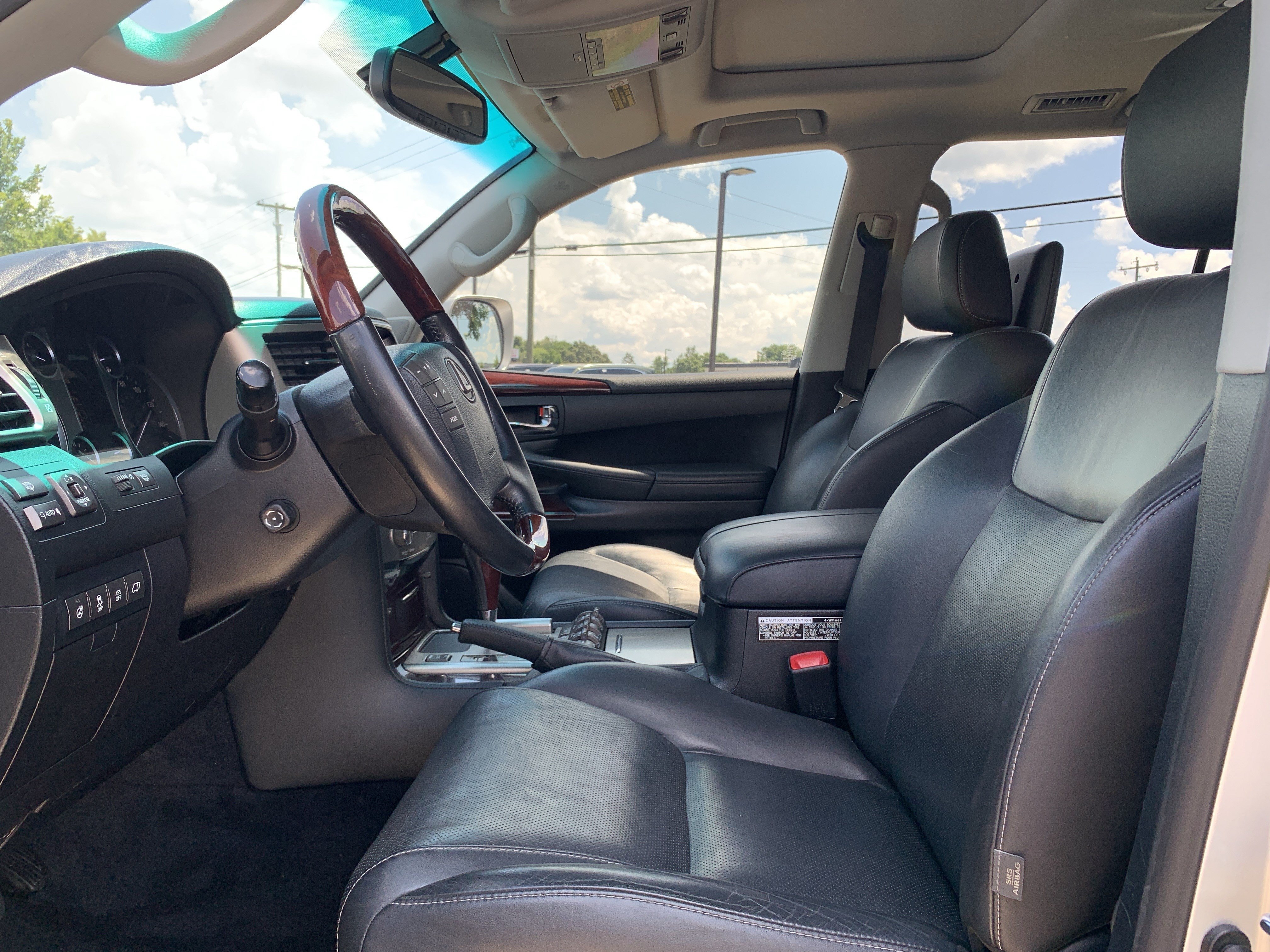 Used 2015 Lexus LX 570 4WD w/ Luxury Package image 16