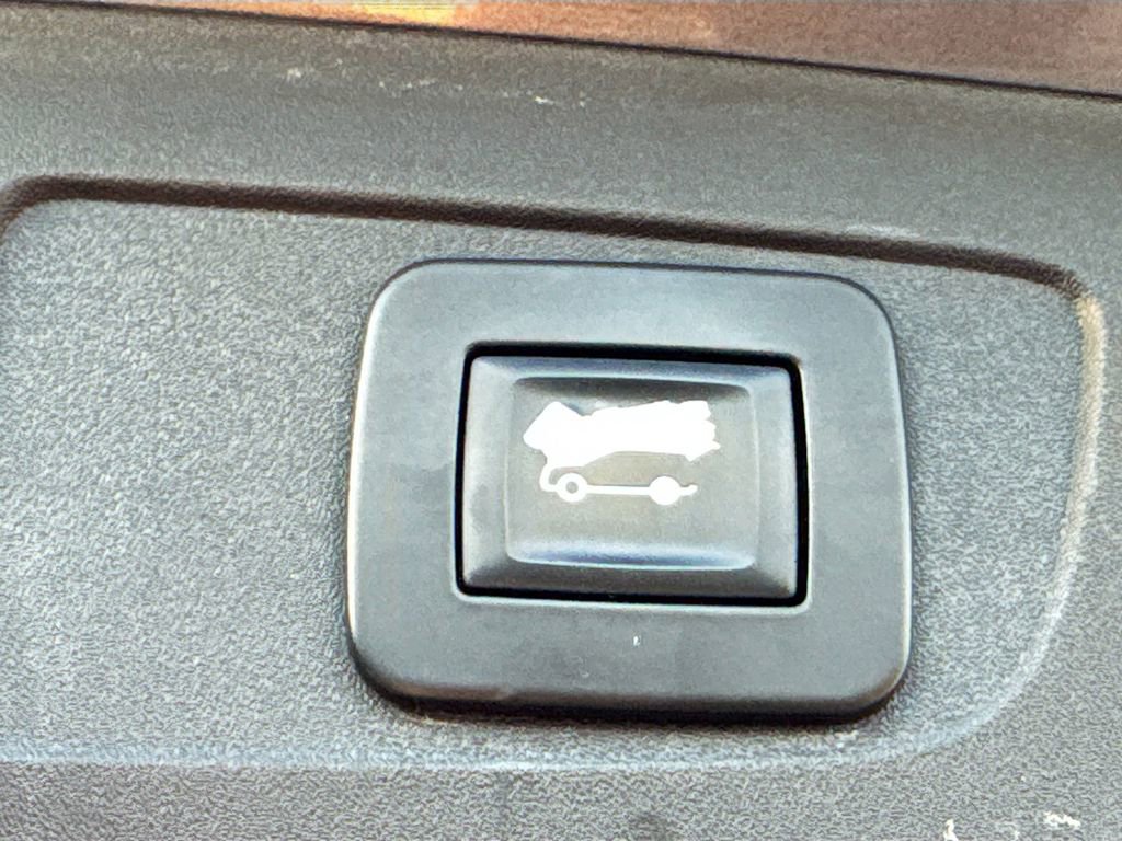 Used 2018 Buick Regal Essence w/ Driver Confidence Package #1 image 34