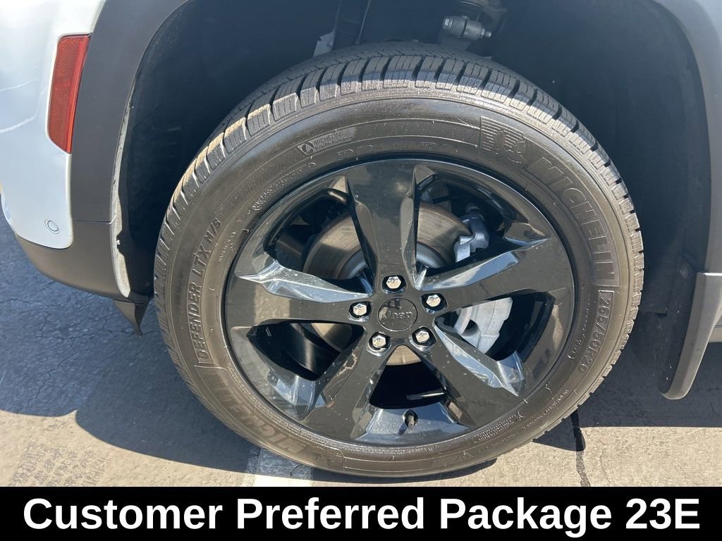 Certified 2023 Jeep Grand Cherokee Limited w/ Luxury Tech Group II image 18